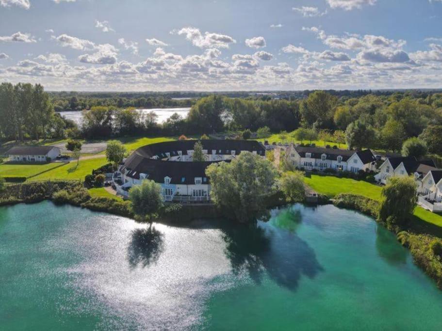 Charming Lake House Nature Retreat In Cotswold Water Park, South Cerney Near Cirencester Kültér fotó